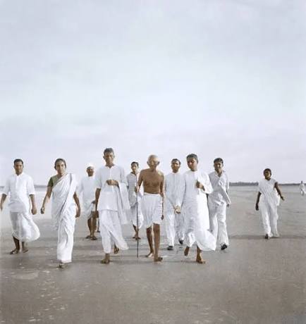 Mahatma Gandhi on Juhu Beach Print, May 1944. Art Prints, Posters & Puzzles from imageBROKER