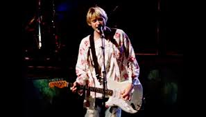 But the flame was extinguished when his body was discovered in his seattle home by an electrician on april 8, 1994. Bolong Dan Tak Pernah Dicuci Kardigan Kurt Cobain Laku Rp 4 6 M Gaya Tempo Co
