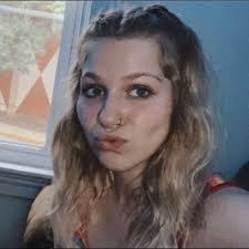 Carrie Lance's Instagram, Twitter & Facebook