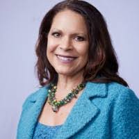 Deana Perry's Instagram, Twitter & Facebook