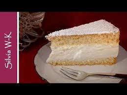 Rezept Fur Eine Klassische Kasesahnetorte Mit Kostlicher Cremefullung Rezept 28er Springform Biskuitbod Kuchen Und Torten 3 Zutaten Kuchen Kase Sahne Torte