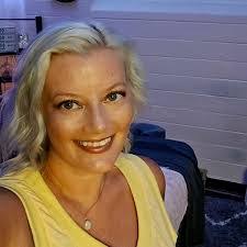 Jessica Glaze's Instagram, Twitter & Facebook