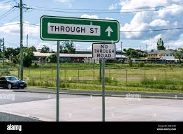 No through road sign hi-res stock photography and images - Alamy