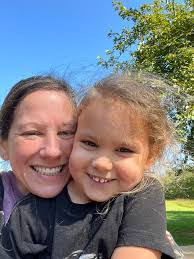 Candi Russell's Instagram, Twitter & Facebook