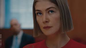 Rosamund pike, peter dinklage, eiza gonzález, dianne wiest, chris messina, isiah whitlock jr., macon blair, alicia witt, damian young, nicholas. Rosamund Pike Is Your Lesbian Scammer In Netflix S I Care A Lot Clip
