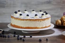 Windbeutel Kasesahnetorte Mit Blaubeer Creme Backen Mit Globus Sallys Welt 80 In 2020 Lebensmittel Essen Sahnecreme Sallys Rezepte