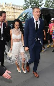 She is the only child of musician lenny kravitz and actress lisa bonet. Zoe Kravitz Karl Glusman Pre Wedding Dinner Her Parents Attend Hollywood Life