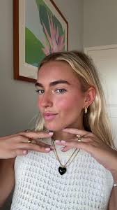 Okay im obsessed with this red blush 💋♥️ @meritbeauty #meritbeauty #gifted  Each first order comes with this cute makeup bag and free shipping with  orders over $40! Shop in my bio !!