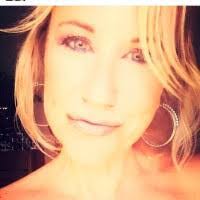 Leslie Dewitt's Instagram, Twitter & Facebook