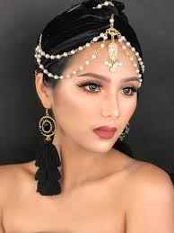 Trang điểm cô dâu ấn độ