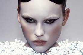 Will amphibian make-up be the next big trend?