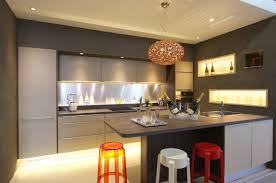 Cuisine Design Fabrimeuble Coloris Beto Tabouret Haut Francois Ghost De Kartell Dessine Par Philippe Starck Suspe Cuisines Design Cuisine Loft Plafond Cuisine