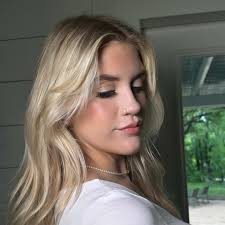 Ashley Brinkley's Instagram, Twitter & Facebook