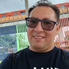 Tengo un dilema. Una boda con decoración de blancos y verdes o una boda  colorida?. Ayudemos a quién decorará mi boda a elegir👇🏻 #happy4thofjuly  #happyweekend #happylongweekend #weddinginUSA