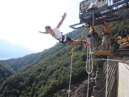 Maybe you would like to learn more about one of these? Bungy Jumping Wie James Bond Am Verzascatal Staudamm Mydays