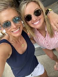 Melanie Arnett's Instagram, Twitter & Facebook