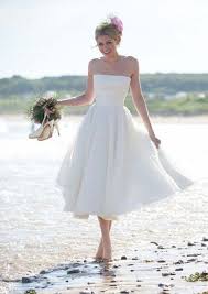 Vous pourrez opter pour une coupe droite ou au contraire bouffante avec du tulle qui rappelle tant le style année 50. Galerie Short Wedding Dress Beach Tea Length Beach Wedding Dresses Wedding Dresses Uk