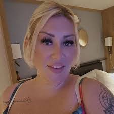 Nikki Barrow's Instagram, Twitter & Facebook