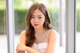 Liz Kim Cương phản ứng như thế nào khi lần đầu trải nghiệm mỹ phẩm Abe