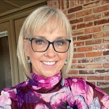 What machines do people use for piecing and which models are preferred?