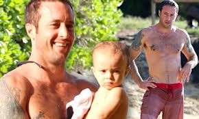 O'loughlin was born on august 24 in canberra but raised in sydney, new south wales, australia; Lex O Loughlin Shows Off His Inked Up Physique As He Bonds With His Family At The Beach Daily Mail Online