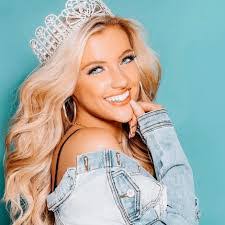 Lauren Martz's Instagram, Twitter & Facebook