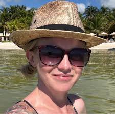 Is A Court of Thorns and Roses series as good as the first book?