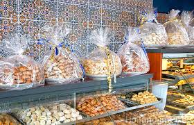 Als het vasten afgelopen is, is het tijd voor feest. Schalen Vol Koekjes Voor Het Suikerfeest Bij Bakkerij Fes In Rotterdam Holland In Pixels