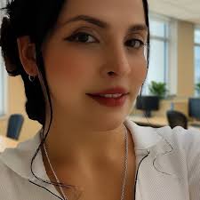 Gente, assim... É muito pedir um emprego com salário entre R$5.000 e  R$9.000, VR, VC, convênio, alimentação no local, day off no aniversário,  home office, de segunda a quinta, das 10h às