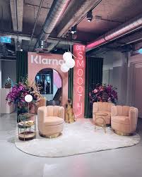 Klarna Instore Pop Up Installation Vm Inspo Of Store Display Get Smooth With Snoop Dog At Uzwei Hamburg In 2020 Store Display Editorial Store