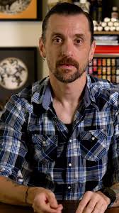 Ever used a Sumi brush? 🖌️ This brush has seen empires rise and fall,  shaped the history of art and writing, and traveled through time and space  🌅 But what makes it so special? 👆🏽 Tapered Tip: The ...