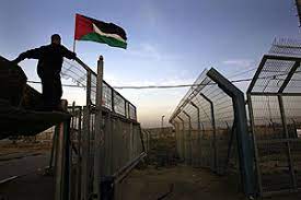 Este territorio, que actualmente comprendería israel, palestina y jordania, fue se excluyó de las negociaciones la fijación de las fronteras, pero aún así se vieron mermadas por los avances de israel. Los Palestinos Asumen El Control De Su Primera Frontera Internacional Elmundo Es