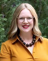 Sarah Perl's Instagram, Twitter & Facebook