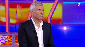 Vendredi 11 juin 2021, l'animateur de france 2 a présenté un nouvel épisode de tout le monde veut prendre sa place et depuis maintenant trois jours, c'est samuel qui occupe le fauteuil rouge de la. Video Tout Le Monde Veut Prendre Sa Place Nagui Cash Donne Des Conseils Amoureux A Une Candidate Voici