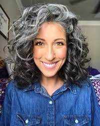 You can use accessories such as a headband. Cuando Llega La Primavera Siempre Apetece Renovarse Cambiar New York Decoracion Ful Tambien Cambiar N Long Gray Hair Silver Hair Highlights Blending Gray Hair