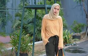 Zaskia adya mecca ikut mengecam penayangan sinetron suara hati istri yang dibintangi oleh lea ciarachel. Model Baju Gamis Ala Zaskia Adya Mecca Hijabfest