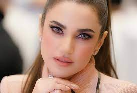 ردّت الممثلة التونسية درة زروق على الانستغرام على أحد متابعيها ردّا حاسما بخصوص زواجها من رجل الأعمال هاني سعد وقبولها بلقب الزوجة الثانية. ØµÙˆØ± Ø¹Ù„Ø§Ù‚Ø© Ø¯Ø±Ø© Ø²Ø±ÙˆÙ‚ ÙˆØ±Ø¬Ù„ Ø§Ù„Ø£Ø¹Ù…Ø§Ù„ Ù‡Ø§Ù†ÙŠ Ø³Ø¹Ø¯ ØªØ¹ÙˆØ¯ Ù„Ù„Ø¹Ù„Ù† Ø¨Ø±Ø³Ø§Ø¦Ù„ ØºØ²Ù„ Ø³ÙŠØ¯ØªÙŠ