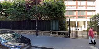 Please help to establish notability by citing reliable secondary sources. Une Balade A Paris Sur Les Traces De Saint Denis