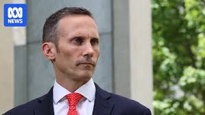 Labor wants to name and shame dodgy phoenix directors