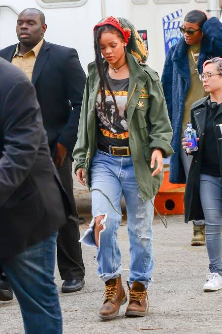 Rihanna and Sarah Paulson Are Filming Ocean's Eight, Which Just Looks Like  a Big Casual Hang at This Point