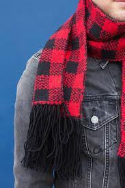I like the colorful options and the houndstooth patterns on the other side and the large size! Ravelry Buffalo Double Knit Scarf Pattern By Pamela Wynne