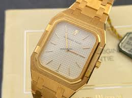 The royal oak would later become audemars piguet's crowning jewel, eventually spurning out a full watch collection. Vintage Audemars Piguet Royal Oak 6009 Ba Nos Full Set Verkauft Auf Watchpool24