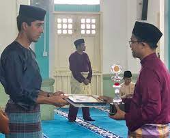 Once more details are available on who he is dating, we will update this section. Ahmad B Maslan Ar Twitter Y A M Tunku Abdul Rahman Hassanal Jefri Ibni Sultan Ibrahim Tunku Panglima Johor Berangkat Ke Sambutan Maulidur Rasul Daerah Pontian Hadir Do Hj Zulkifly Yb D Ir Hasni