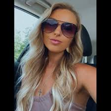 Mariah (@MariahAviles)