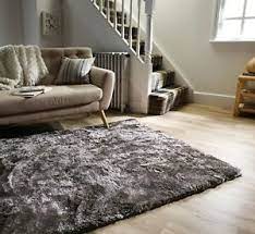 Sie unterteilen den raum, sorgen für wärme und. Serenity Grau Samt Metallic Silky 4cm Flor Superweicher Teppich In Verschiedenen Grossen Ebay