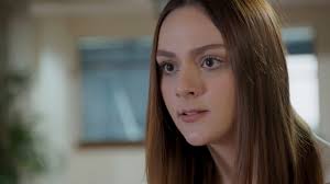 Valentina descubre que tiene una gemela