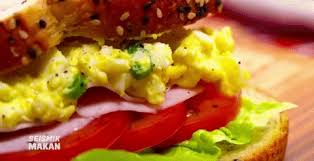 Sediakan tuna dan telur hancur. Hasilkan Sandwich Telur Special Ini Dengan 7 Bahan Saja Dalam Masa Yang Singkat