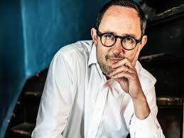 Vincent Van Quickenborne: 'De gekste geruchten doen de ronde: dat ik weg  ben van Anouk, dat ons huis te koop staat. Niet fijn voor ons gezin'