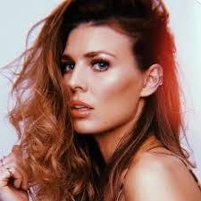 Jessica Farren's Instagram, Twitter & Facebook