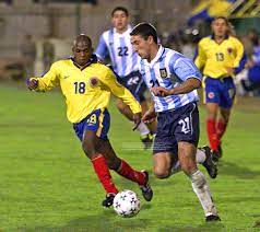 El calvario luego de los tres penales errados con la selección ante colombia. Tphoto A Twitter Rubiel Quintana 18 Colombia And Kily Gonzalez 21 Argentina In Copa America Paraguay1999 Colombia3 0argentina At Estadio Feliciano Caceres In Luque Paraguay On 4 July 1999 Photo By Masahde Tomikoshi Tomikoshi Photography